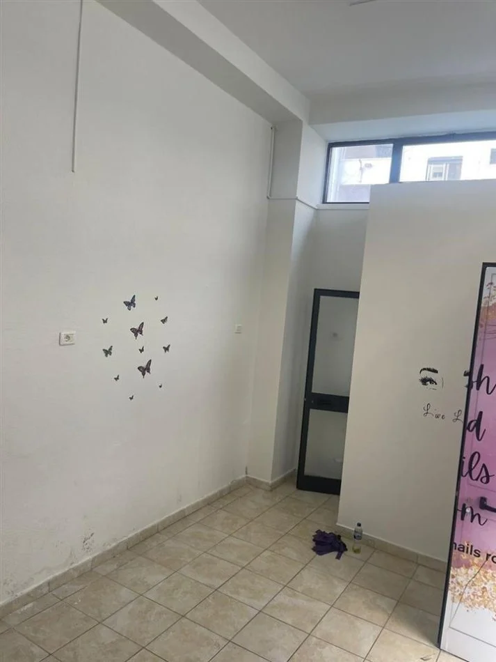 Durres, jepet me qera ambjent biznesi Kati 0, 18 m² 200 € (Durres)