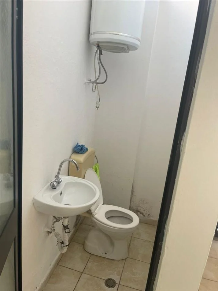 Durres, jepet me qera ambjent biznesi Kati 0, 18 m² 200 € (Durres)