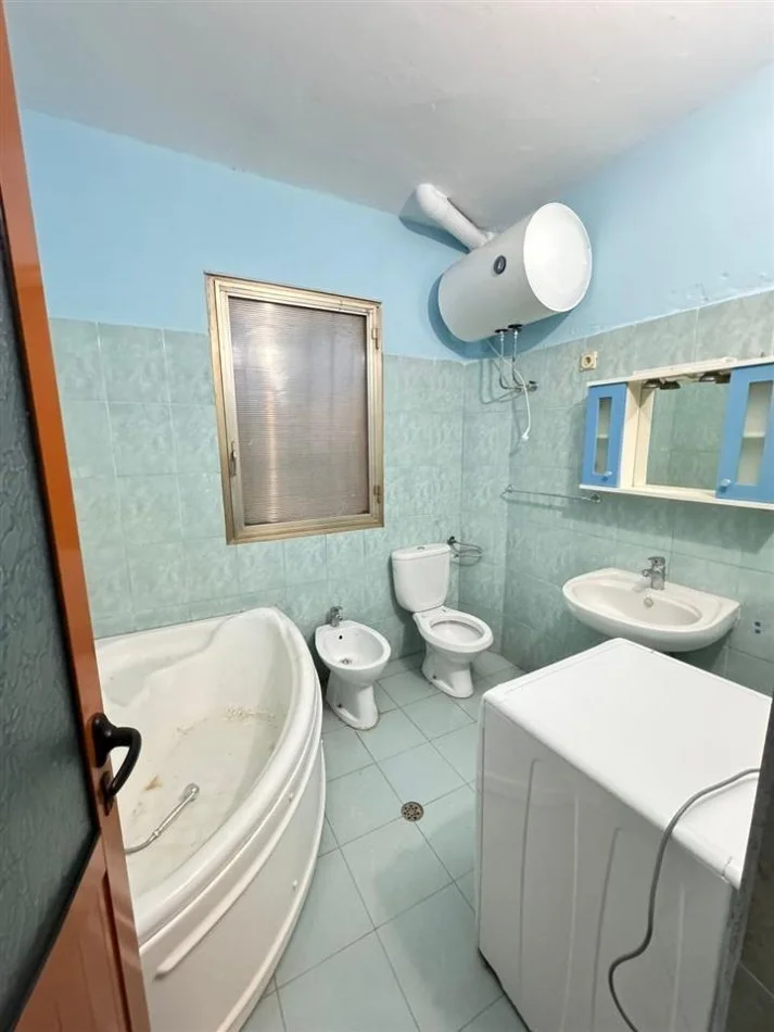 Durres, shitet Vile 2 Katshe Kati 2, 257 m² 160.000 € (Shkozet)