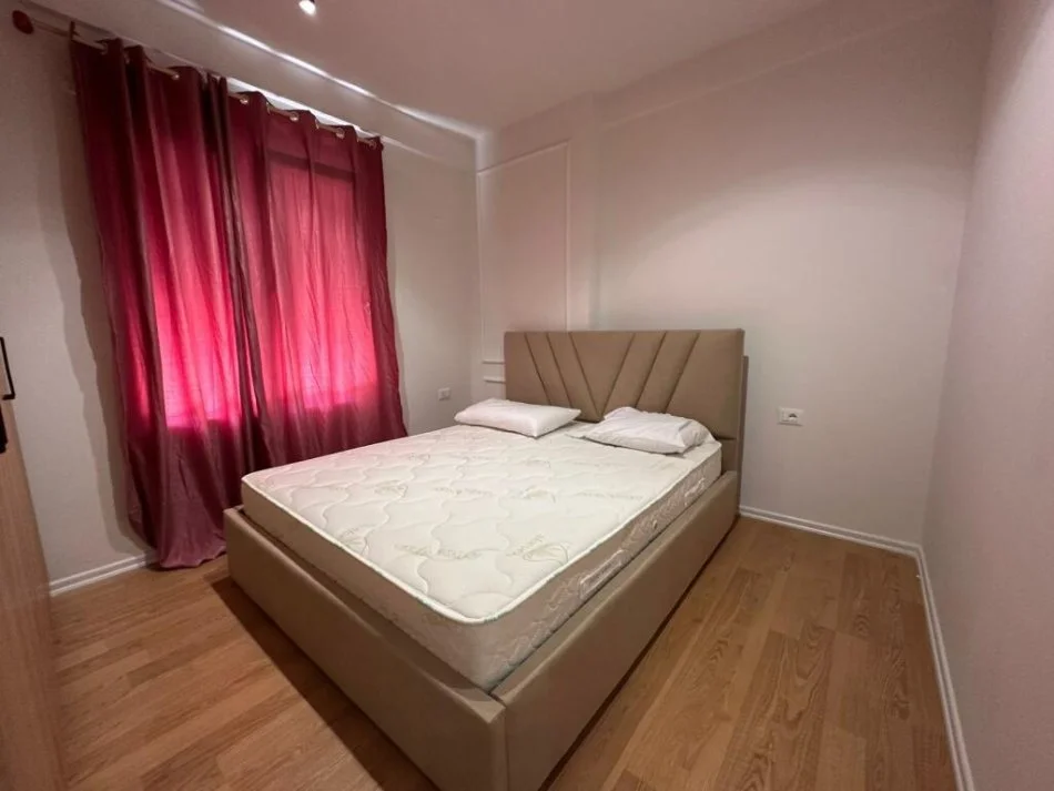 Tirane, jepet me qera apartament 1+1+Ballkon Kati 3, 66 m² 550 € (Selite)