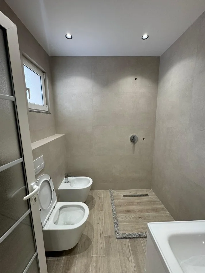 Tirane, shes apartament 3+1 Kati 2, 140 m² 180.000 € (Rruga Dalip Topi)