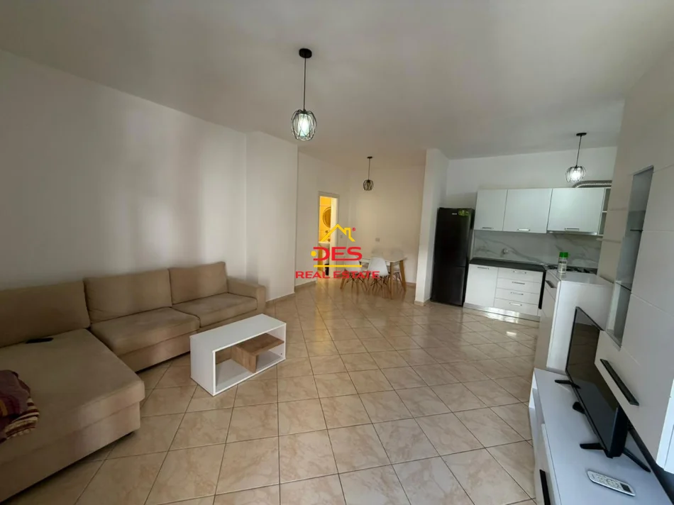 Vlore, shitet apartament 2+1+Ballkon Kati 1, 83 m² 145.000 € (Lungomare)
