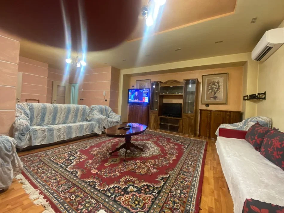Tirane, jepet me qera apartament 3+1+Ballkon Kati 12, 141 m² 700 € 
