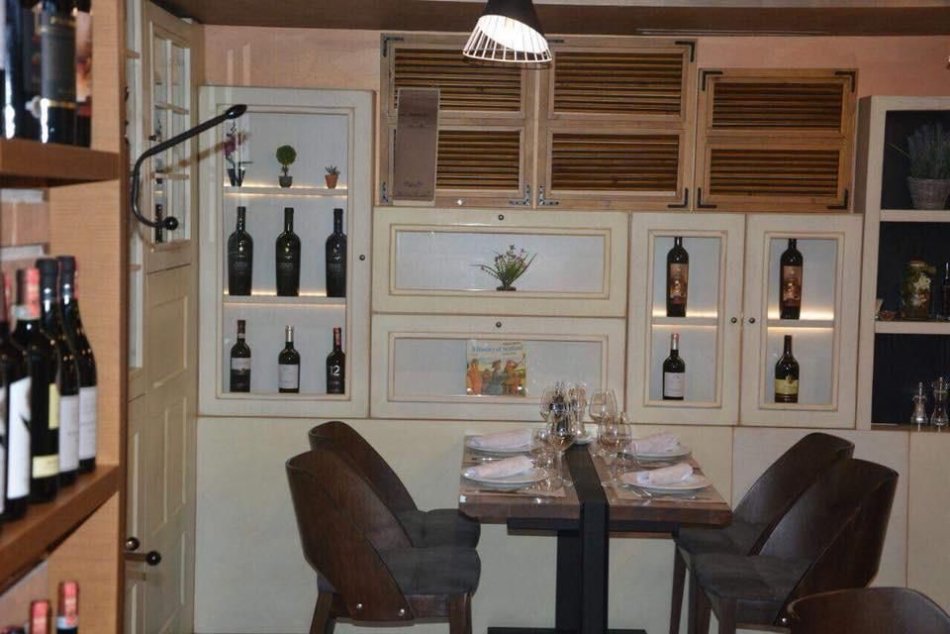 Tirane, jepet me qera bar-resorant , Kati 0, 157 m² 1,800 € (Rruga e Durresit)