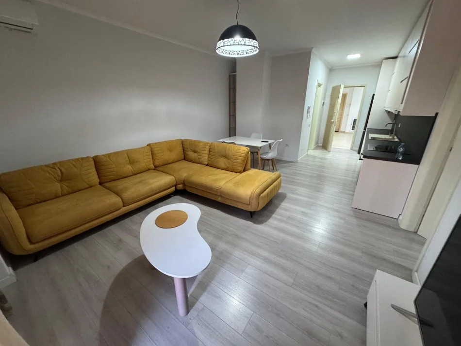 Tirane, jepet me qera apartament 1+1 Kati 2, 59 m² 600 € (Prokuroria e tiranes)