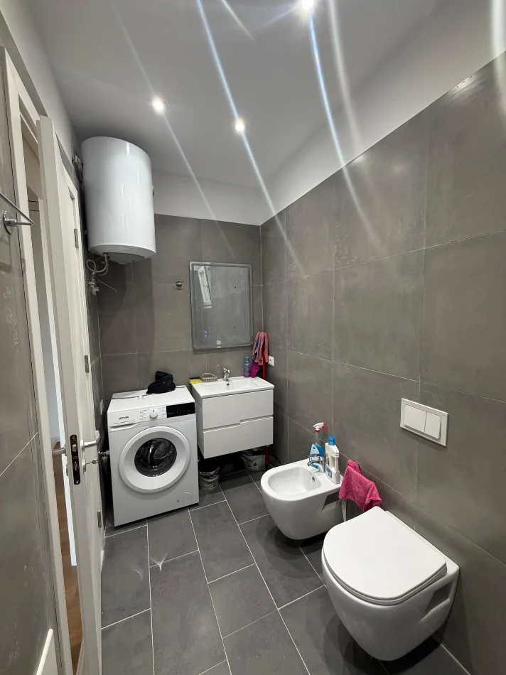 Tirane, jepet me qera apartament 2+1+Ballkon Kati 4, 105 m² 800 € (Apartament 2+1+2 Per Qera Don Bosco Trio Towers I Mobiluar dhe Pabanuar Me Pare)