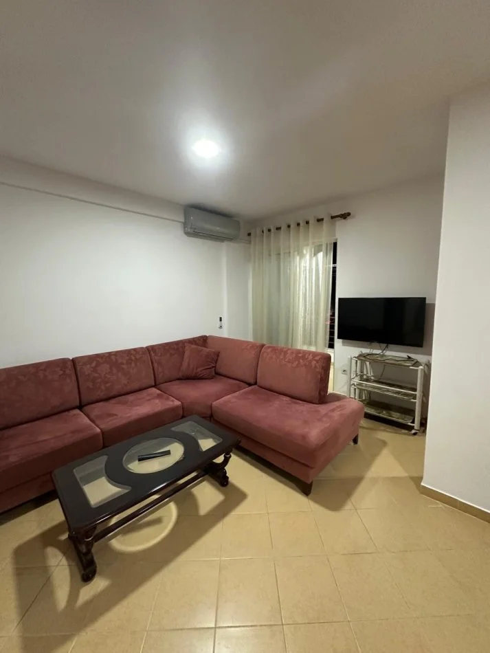 Tirane, jepet me qera apartament 2+1 Kati 5, 450 € (Bulevardi Migjeni)