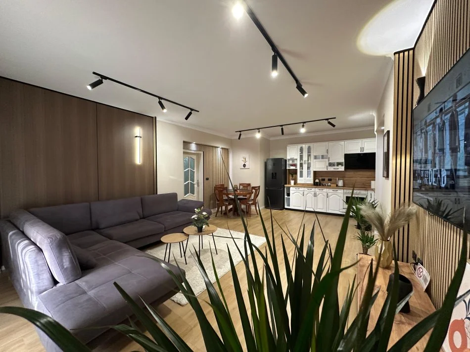 Tirane, jepet me qera apartament 2+1+Ballkon Kati 5, 112 m² 1.500 € (sami frasheri)