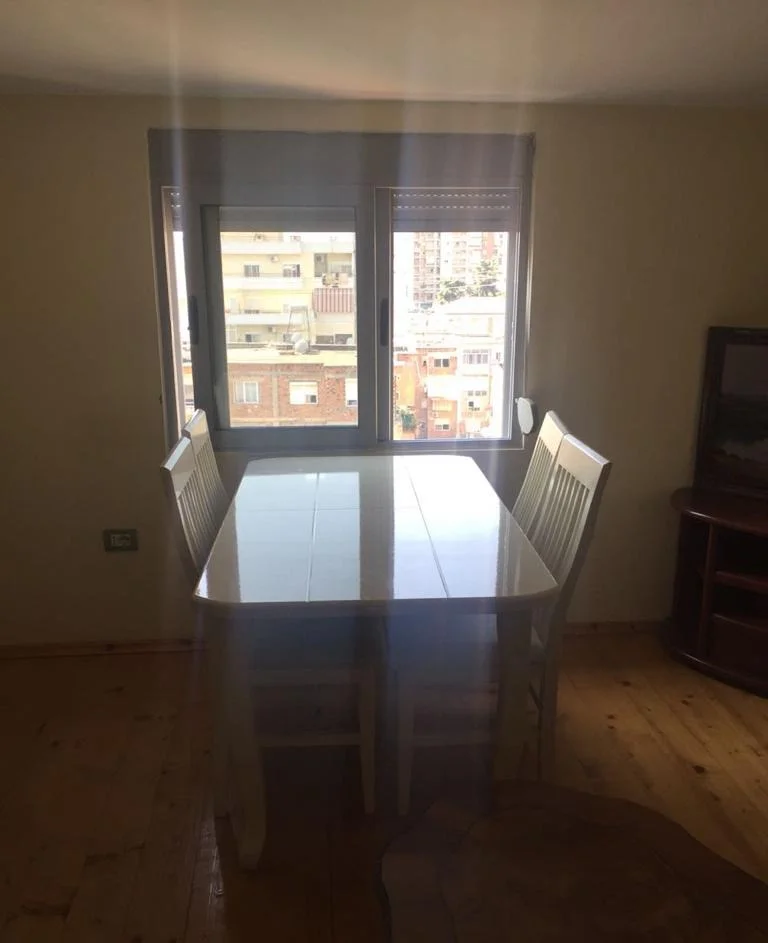 Tirane, jepet me qera apartament 1+1 Kati 7, 62 m² 400 € (rruga Mine Peza)