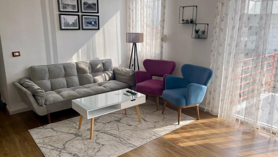 Tirane, jepet me qera apartament 1+1 Kati 7, 75 m² 700 € (Pazari i ri)