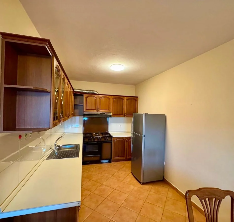 Durres, jepet me qera apartament 2+1+Ballkon Kati 5, 110 m² 350 € (Gjykata Durres)