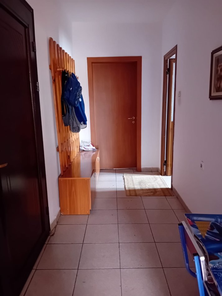 Tirane, jepet me qera apartament 1+1+Ballkon Kati 3, 65 m² 350 € (Ali Demi)