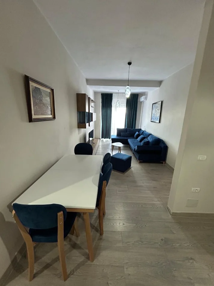 Tirane, jepet me qera apartament 1+1 Kati 3, 67 m² 600 € (Xhamlliku)