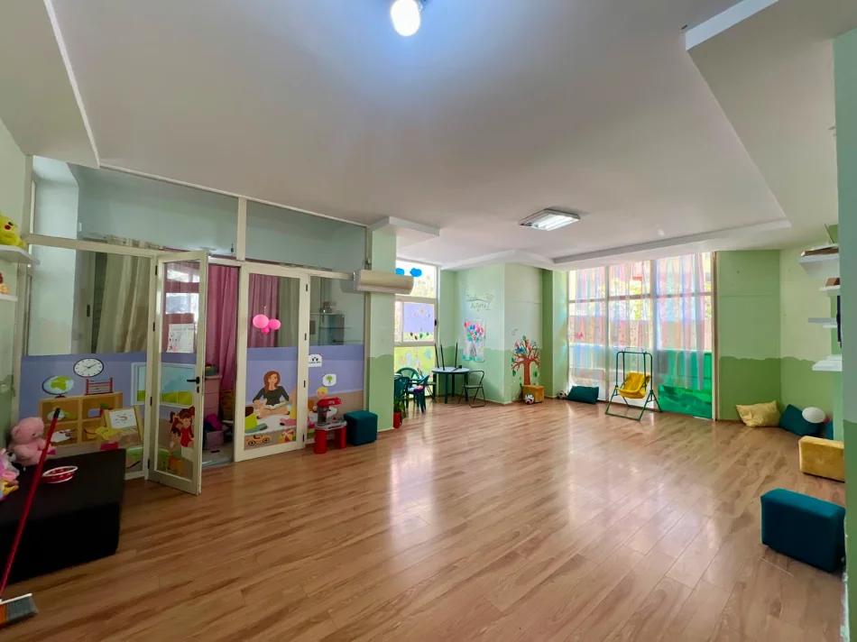 Tirane, jepet me qera 3+1 Kati 0, 141 m² 700 € (Vila L)