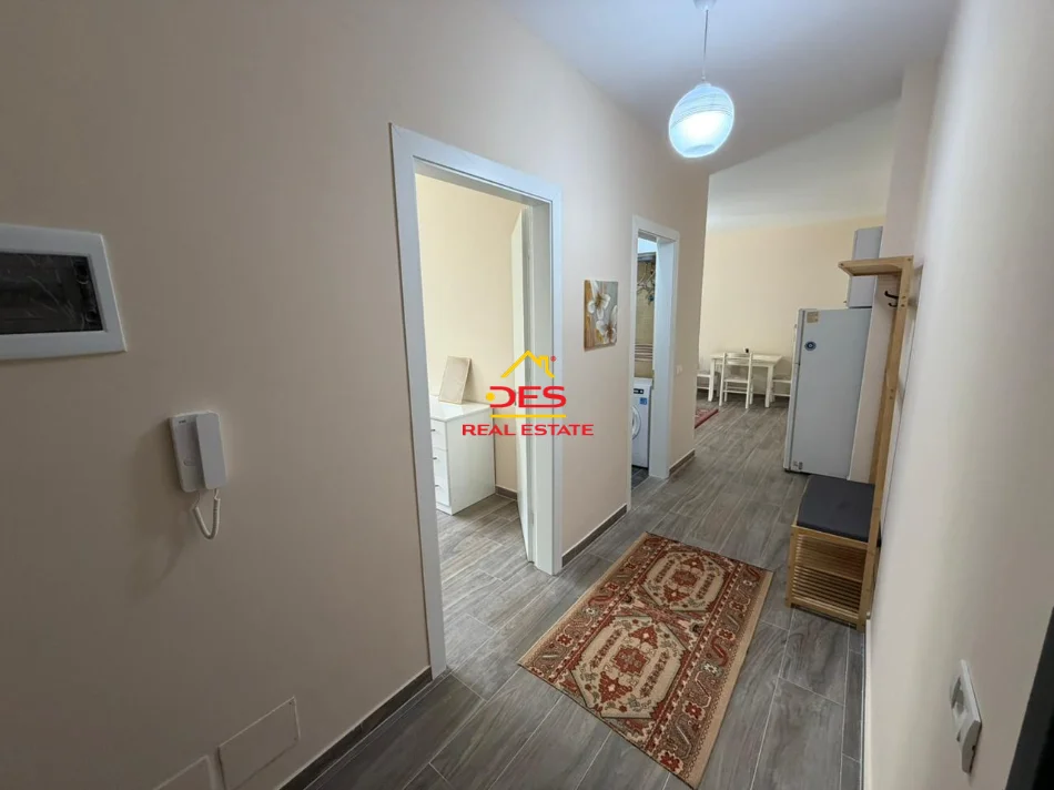 Vlore, jepet me qera apartament 1+1+Ballkon Kati 3, 70 m² 450 € (Lungomare)