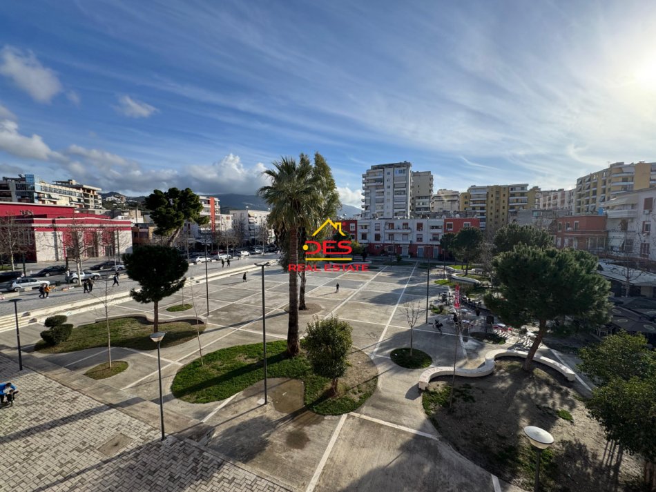 Vlore, jepet me qera apartament 2+1+Ballkon Kati 3, 90 m² 400 € (Rruga Sadik Zotaj)