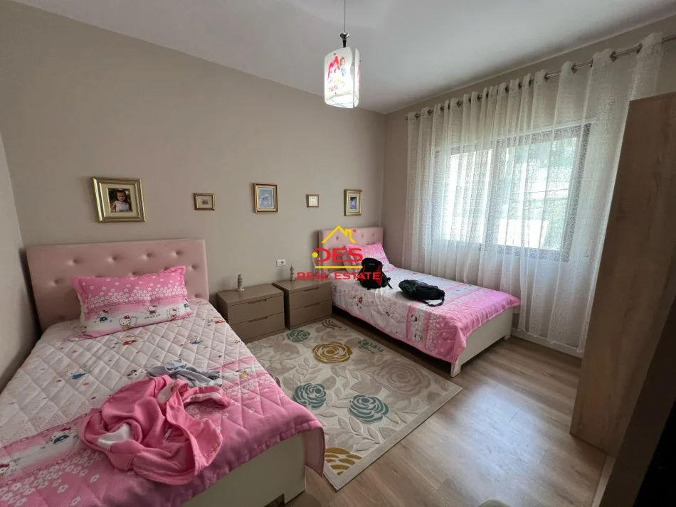 Vlore, shitet apartament 2+1+Ballkon Kati 3, 92 m² 180.000 € (Rruga Dhimitër Konomi)