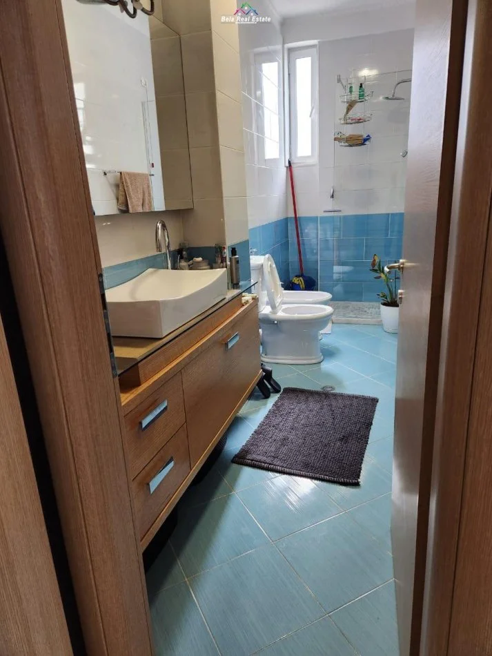 Tirane, jepet me qera apartament 1+1+Ballkon, Kati 3, 70 m² 350 € (Fresk)