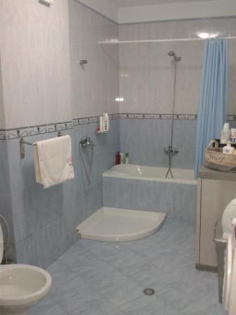 Tirane, jepet me qera apartament 2+1+Ballkon Kati 1, 79 m² 420 €