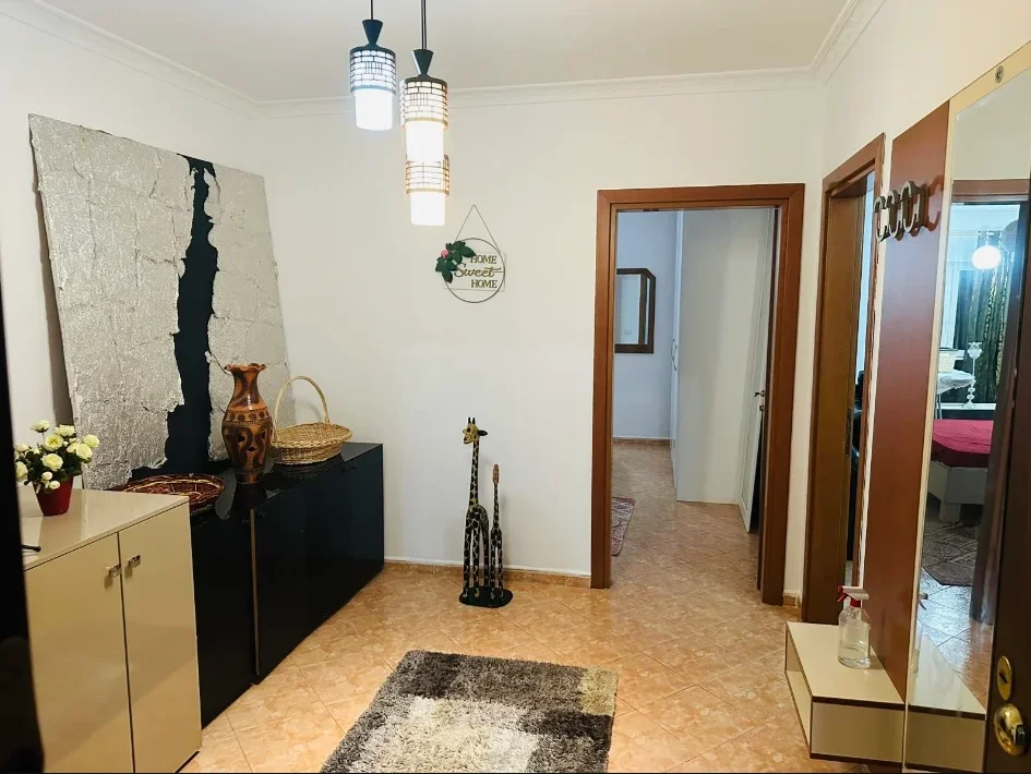 Tirane, jap me qera apartament 2+1+Ballkon Kati 3, 115 m² 650 € (Zogu i Zi)