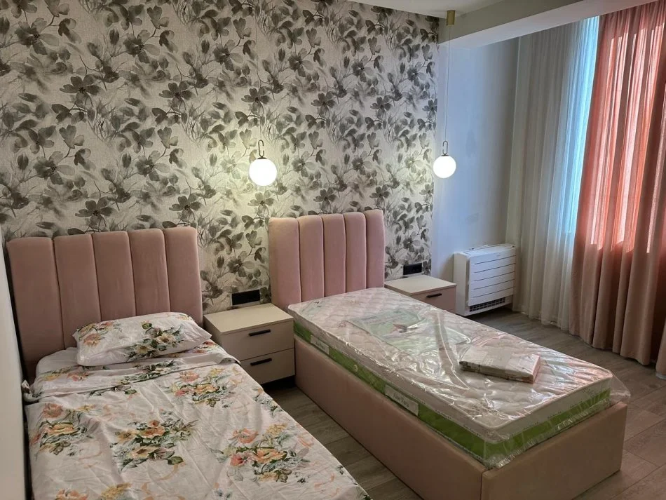 Tirane, jepet me qera apartament 2+1 Kati 6, 130 m² 1.200 € 