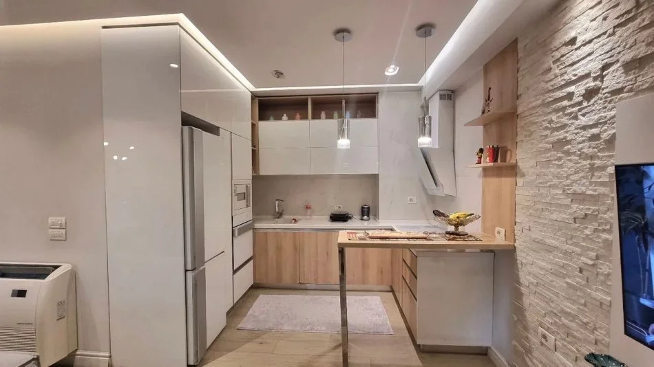 Tirane, jepet me qera apartament 2+1 Kati 6, 100 m² 900 € (Komuna e Parisit)