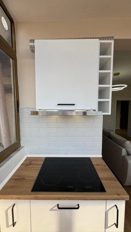 Tirane, jepet me qera apartament 2+1 Kati 5, 85 m² 650 € (Rr.Kongresi Lushnjes)