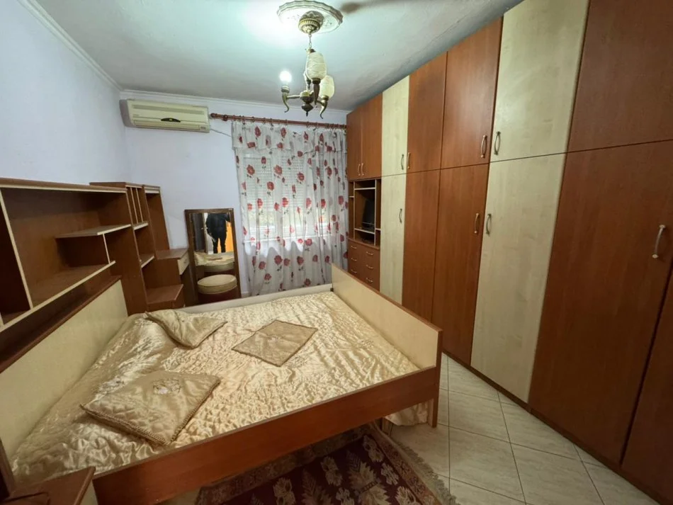 Tirane, jepet me qera apartament 3+1+Ballkon Kati 2, 100 m² 700 € 
