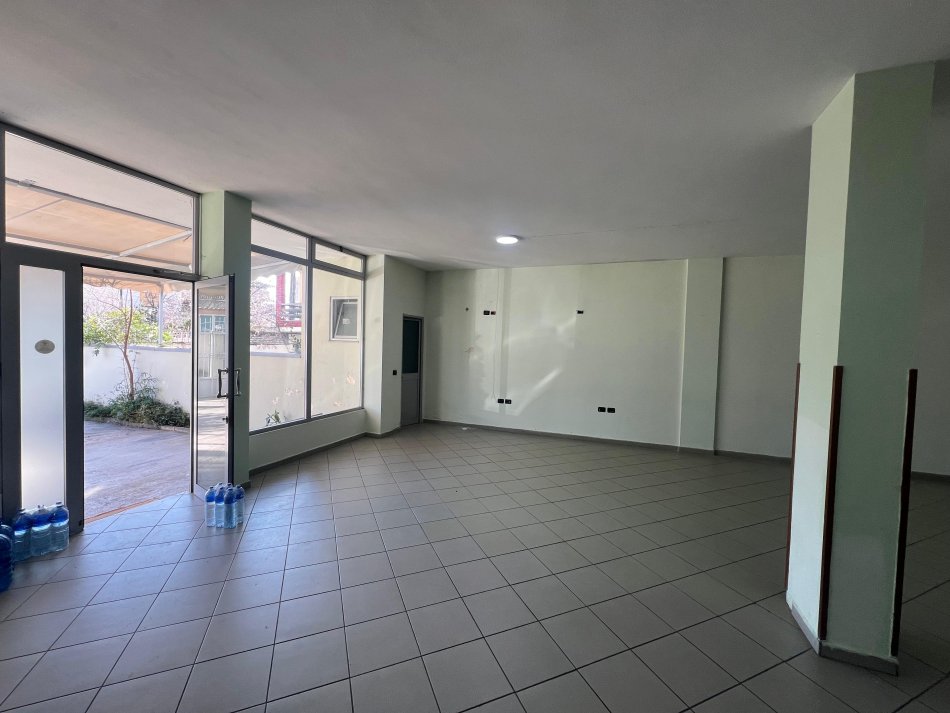 Tirane, jepet me qera Kati 0, 126 m² 500 € (rruga Besa, Siri Kodra)
