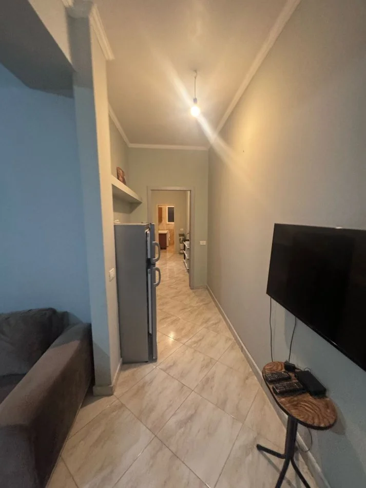 Tirane, jepet me qera apartament 2+1+Ballkon Kati 2, 85 m² 350 € (rruga Marie Kraja)