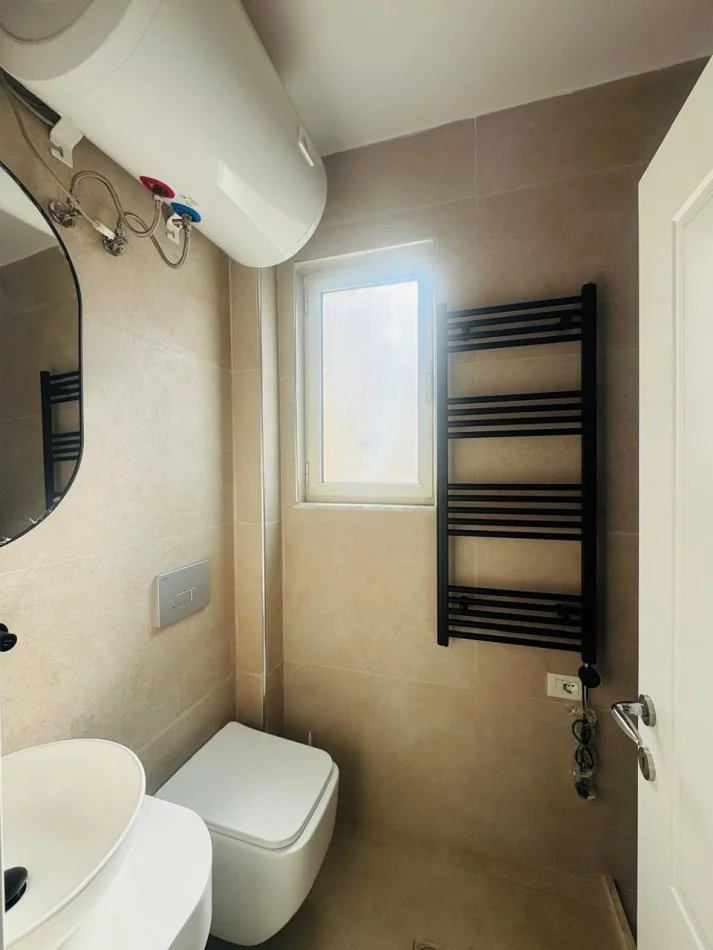 Tirane, jepet me qera apartament 1+1+Aneks+Ballkon Kati 5, 78 m² 500 € (Stacioni i Trenit , prane mullirit)