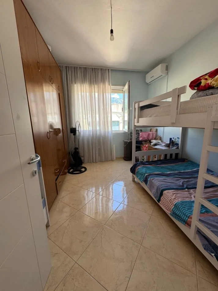 Tirane, jepet me qera apartament 2+1+Ballkon Kati 3, 120 m² 450 € 