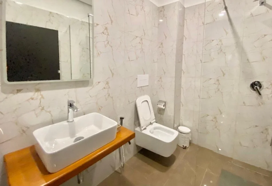 Tirane, shitet apartament 3+1 Kati 3, 122 m² 360.000 € (Pazari i ri shume prane Sheshit Avni Rustemi)