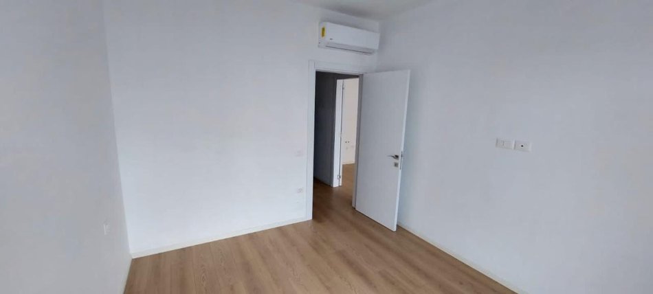 Tirane, jepet me qera apartament 1+1 Kati 9, 70 m² 500 € (Rruga e Dibres)