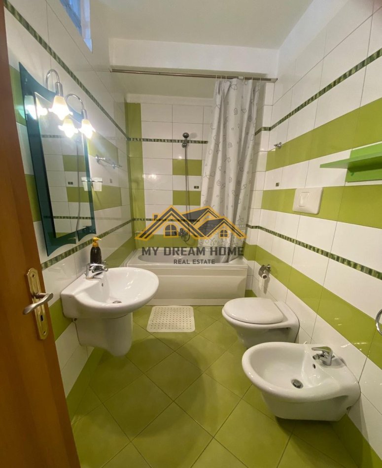 Durres, jepet me qera 2+1 , 100 m² 700 € (LAGJA NR.3)