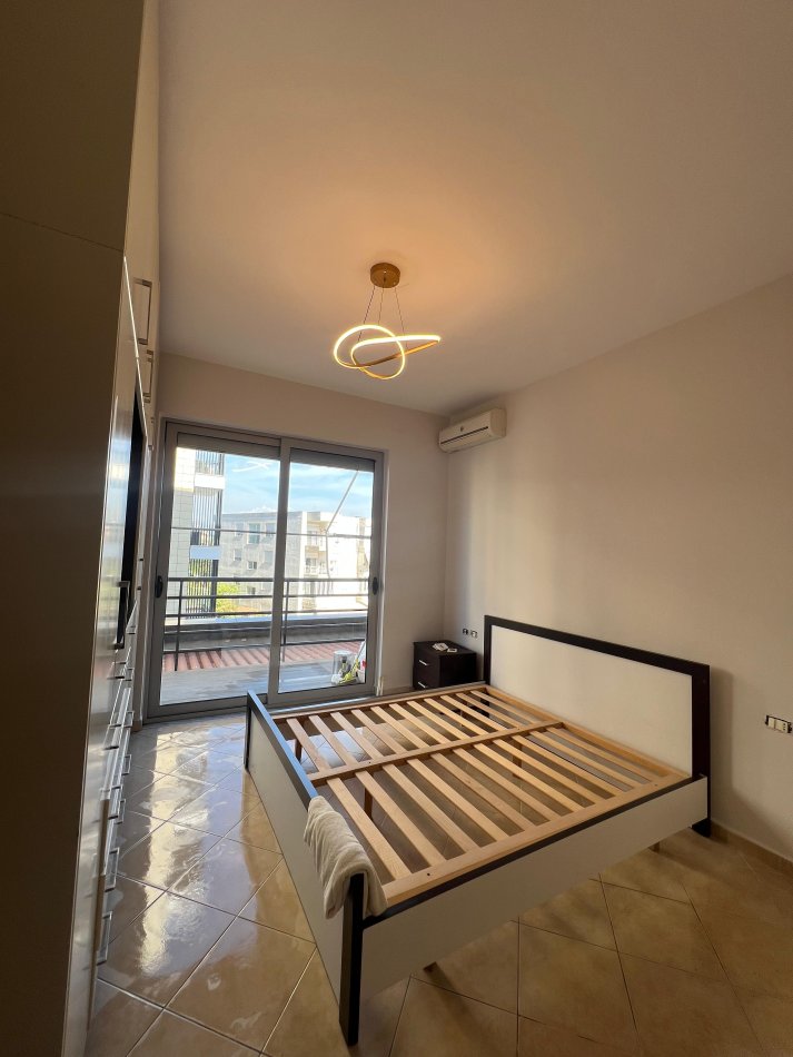Tirane, shes apartament 2+1+Ballkon Kati 1, 90 m² 165.000 € (Kodra e Diellit)