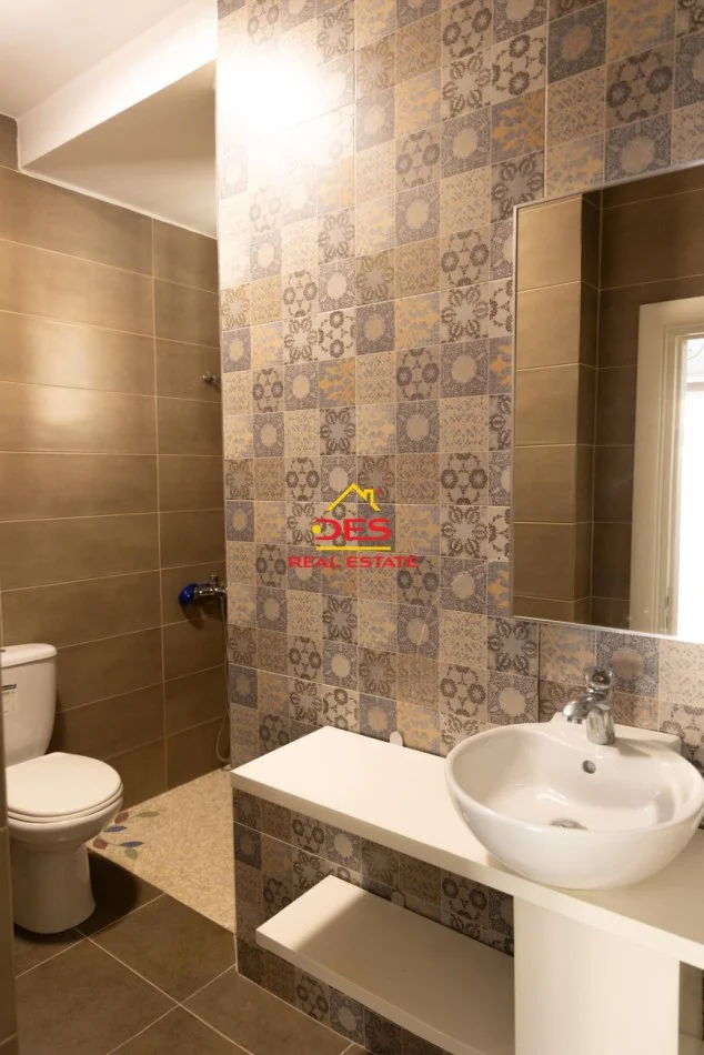 Vlore, jepet me qera shtepi 2+1+Ballkon Kati 0, 124 m² 700 € (Rruga Dreshovica)