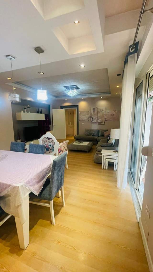 Tirane, jepet me qera apartament 3+1+A+BLK Kati 7, 130 m² 600 Euro (Barrikada)