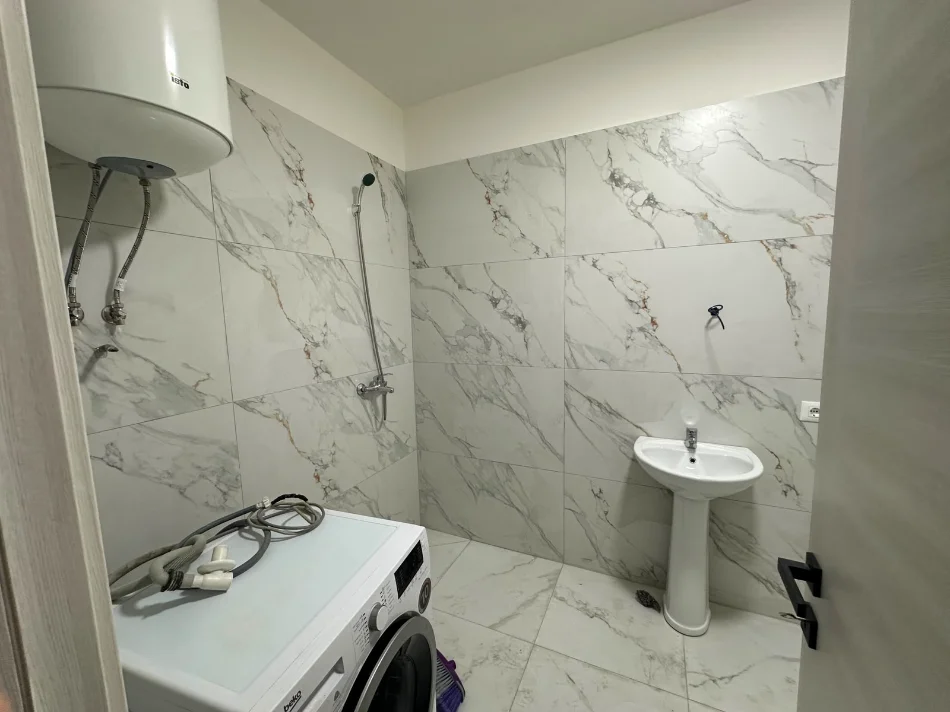 Tirane, jepet me qera apartament 1+1+Ballkon Kati 5, 67 m² 350 € (Rruga Lidhja e Prizrenit)