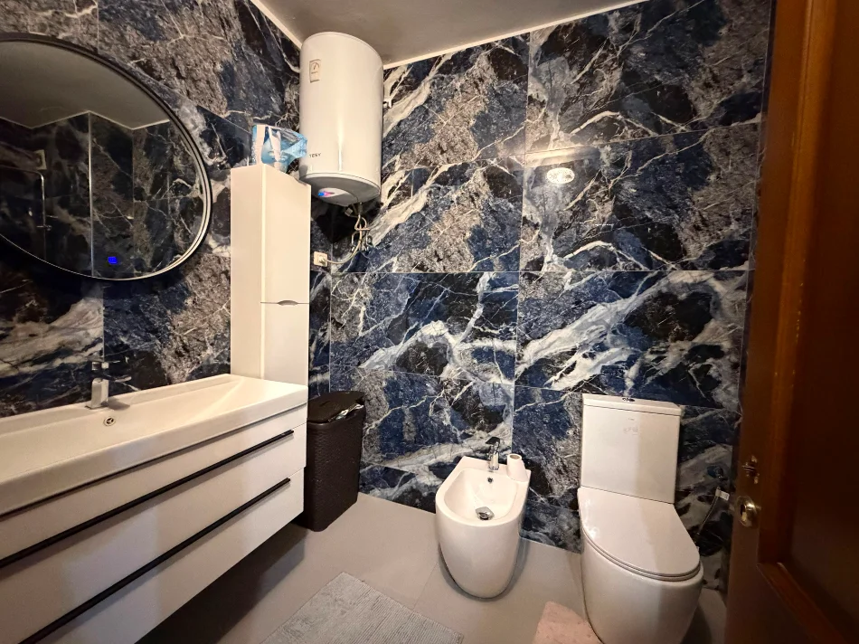 Tirane, shitet apartament 3+1+Ballkon , 134 m² (Rruga e Salës)