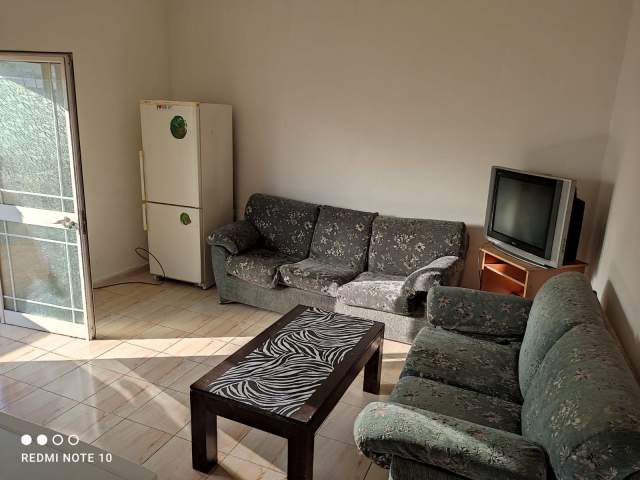 Tirane, jepet me qera apartament 1+1+A Kati 3, 70 m² 28.000 Leke (PALLATI ME SHIGJETA)