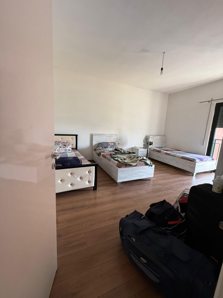 Tirane, jepet me qera apartament 2+1+Aneks+Ballkon Kati 4, 600 m² 600 € (Kompleksi GreenCity,Astir)
