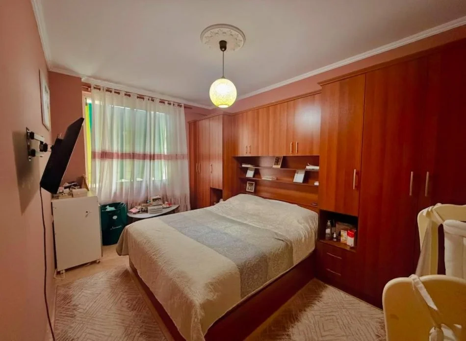 Tirane, jepet me qera apartament 1+1 Kati 5, 500 € (21 Dhjetori)