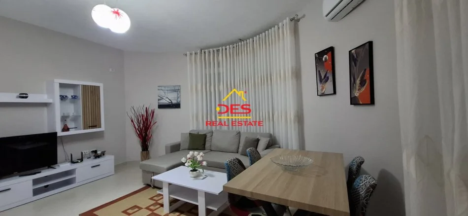 Vlore, jepet me qera apartament 1+1+Ballkon Kati 6, 70 m² 330 € (Rruga Sadik Zotaj)