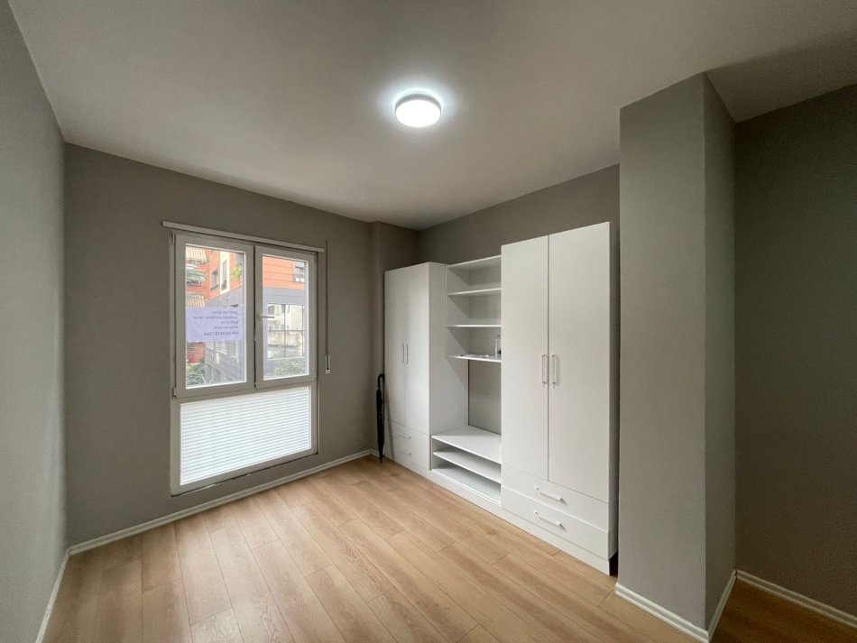 Tirane, jepet me qera zyre Kati 1, 30 m² 500 € (Myslym Shyri)