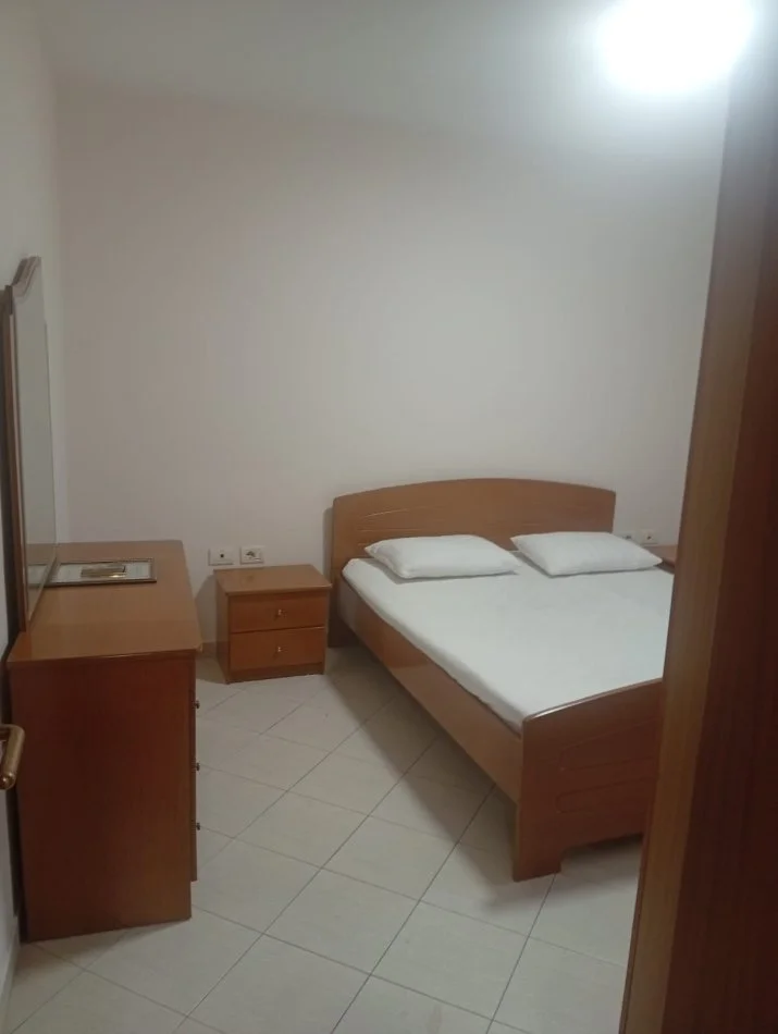 Tirane, jepet me qera apartament 1+1+Ballkon Kati 3, 56 m² 410 € (Rruga "Elbasanit")