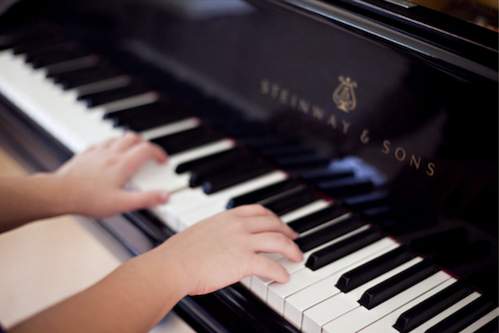 Tirane, ofrojme kurse muzike piano