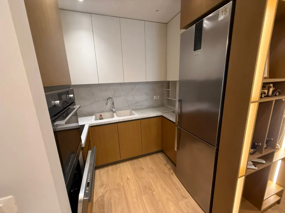 Tirane, jepet me qera apartament 2+1 Kati 3, 93 m² 1.300 € (Liqeni i Thate)