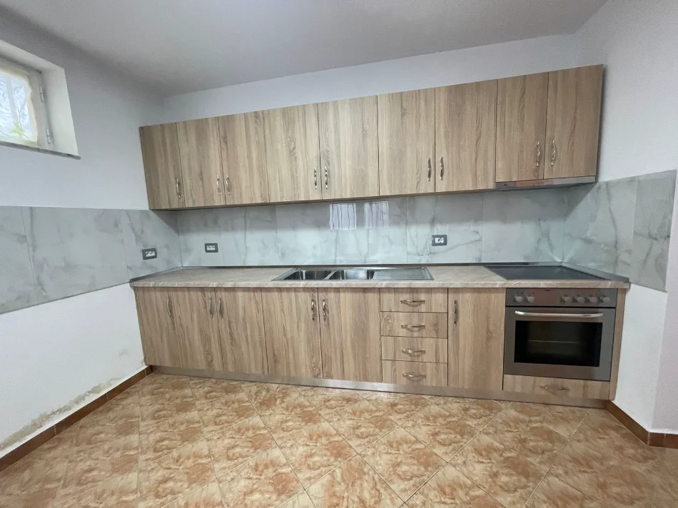 APARTAMENT  1+1 ME QIRA    (RRUGA BARDHYL) 400 EURO
