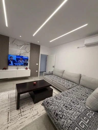 Tirane, jepet me qera apartament 1+1 Kati 1, 65 m² 450 € (spitali qsut)